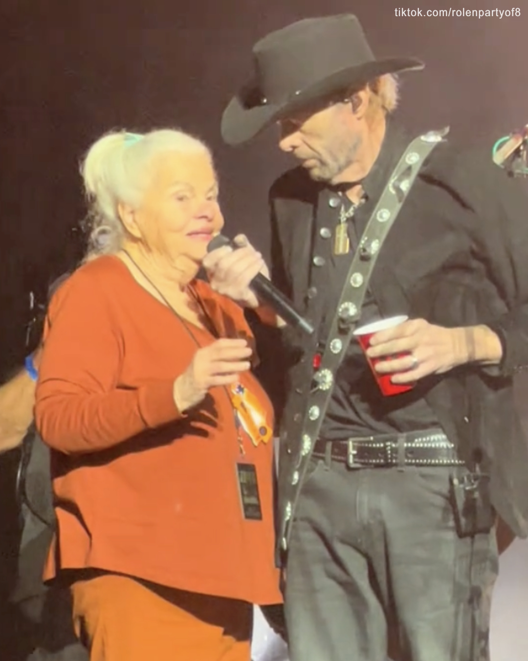 Toby Keiths Mother Joined Him Onstage In One Of His Final Shows Before